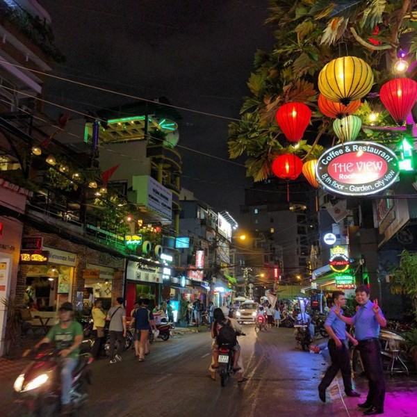 Ho Si Minh-város este